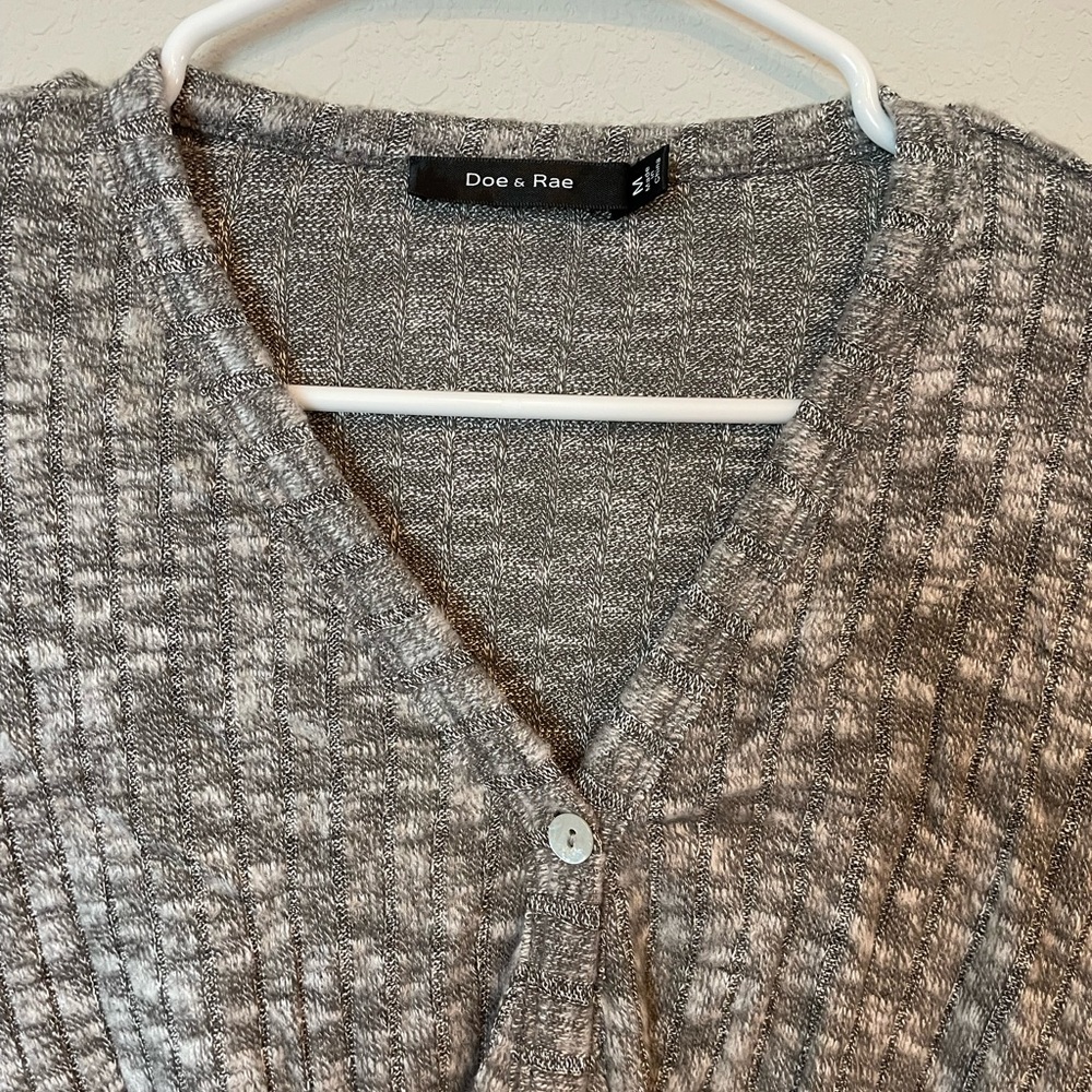 NWT Doe and Rae Heather Gray Ribbed Top - Picture 4 of 7
